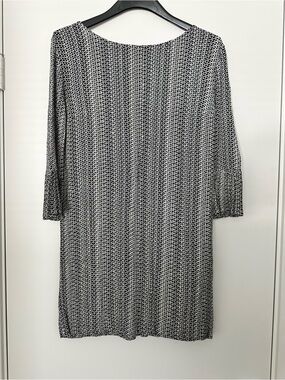 Manaola Black and White Chevron-Style Shift Dress